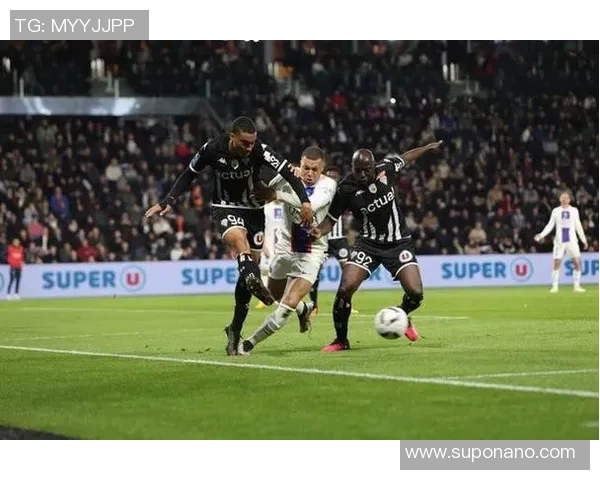 巴黎圣日耳曼与卡昂的精彩对决结果揭晓引发球迷热议