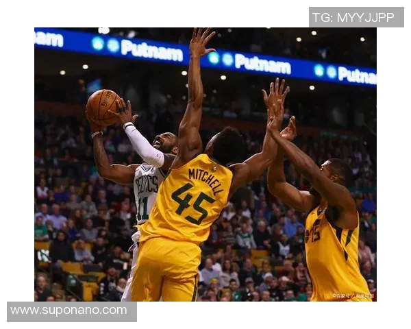 快船与湖人激战正酣NBA常规赛精彩直播全程回顾与分析